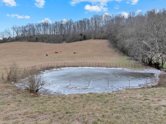 1220 Normandy Rd, Normandy, TN 37360
