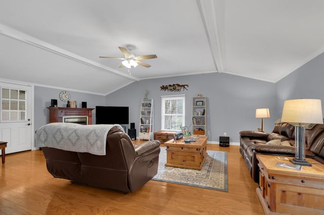 1220 Normandy Rd, Normandy, TN 37360