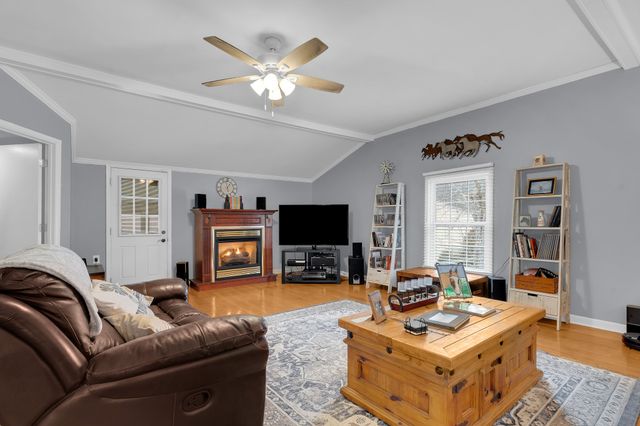 1220 Normandy Rd, Normandy, TN 37360