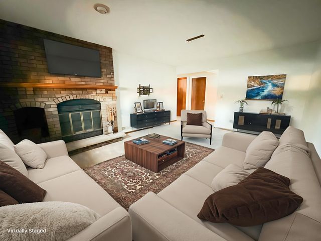 2870 Wayland Court, Eau Claire, WI 54703