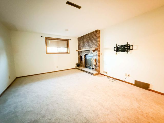 2870 Wayland Court, Eau Claire, WI 54703