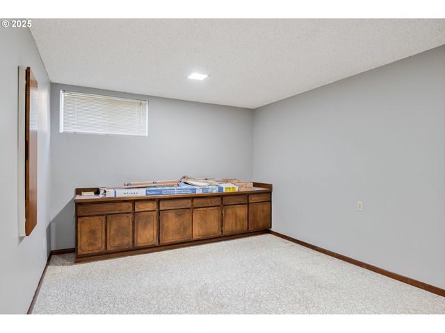 2012 SUNRISE St, Kelso, WA 98626