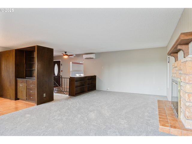 2012 SUNRISE St, Kelso, WA 98626