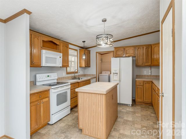 112 Lynn Estate Road, Hendersonville, NC 28792