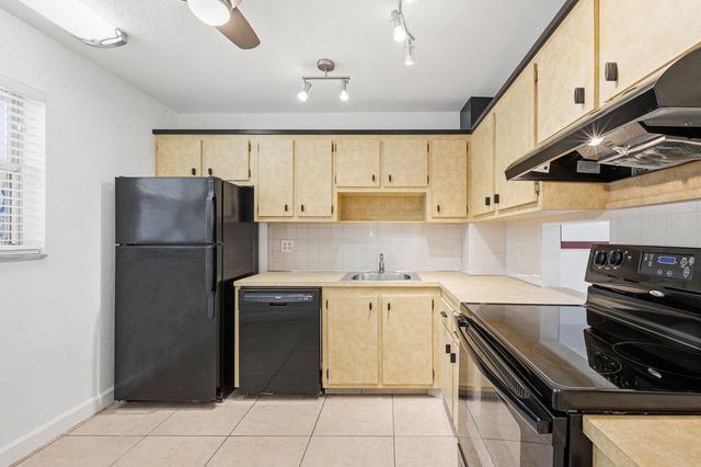 200 Ashbury Road 106, Hollywood, FL 33024