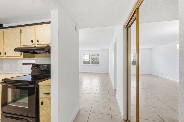 200 Ashbury Road 106, Hollywood, FL 33024