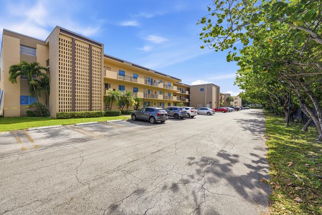 200 Ashbury Road 106, Hollywood, FL 33024