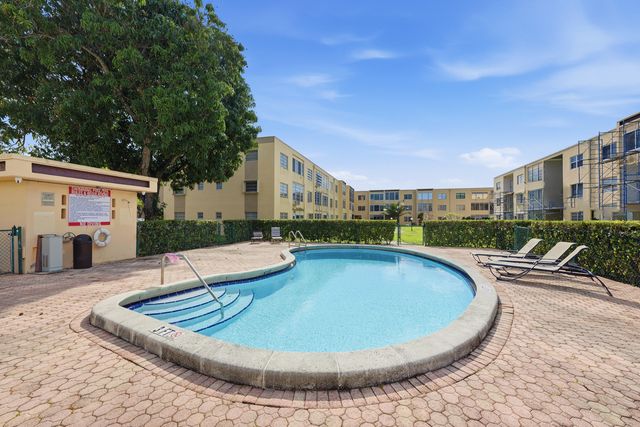 200 Ashbury Road 106, Hollywood, FL 33024