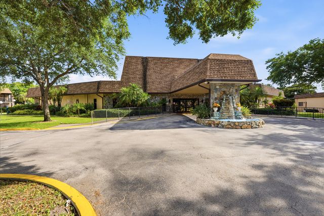 200 Ashbury Road 106, Hollywood, FL 33024