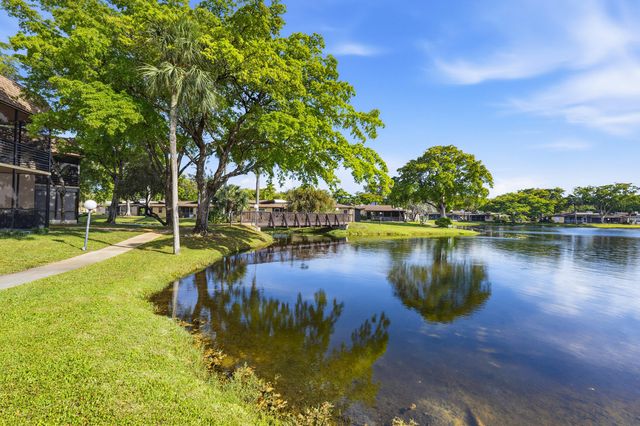 200 Ashbury Road 106, Hollywood, FL 33024