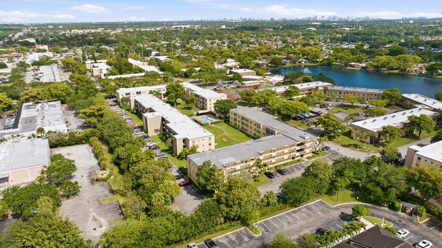 200 Ashbury Road 106, Hollywood, FL 33024