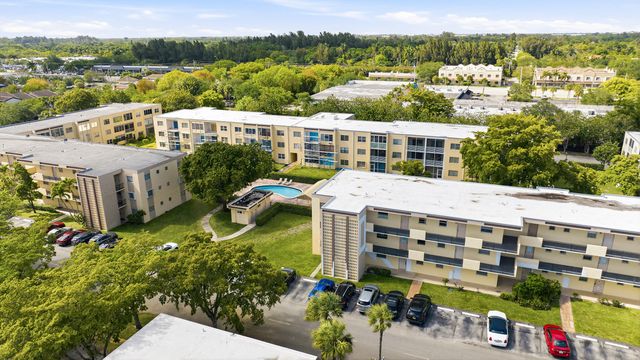 200 Ashbury Road 106, Hollywood, FL 33024