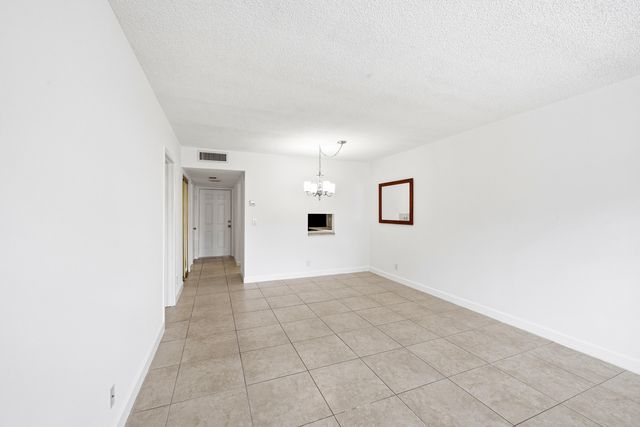 200 Ashbury Road 106, Hollywood, FL 33024