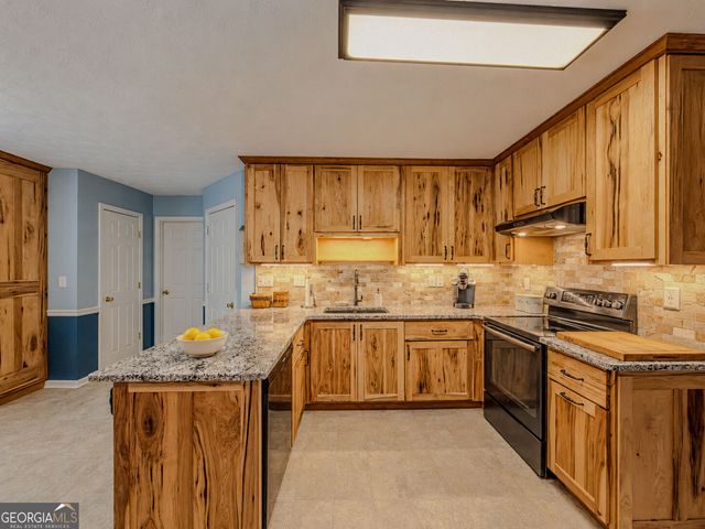 3172 Rockview Drive, Loganville, GA 30052