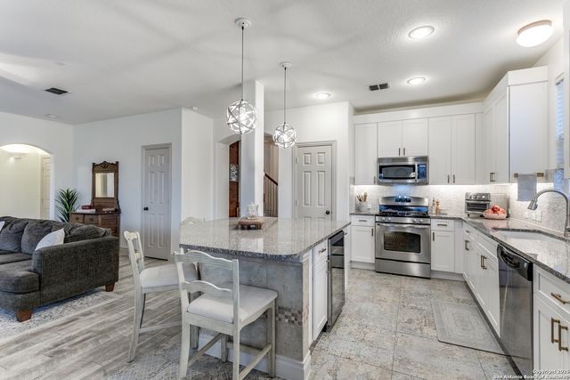 2214 Loska Manor, San Antonio, TX 78251