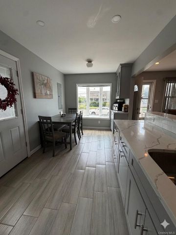 82 E Hollywood Avenue, Lindenhurst, NY 11757