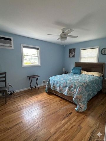 82 E Hollywood Avenue, Lindenhurst, NY 11757