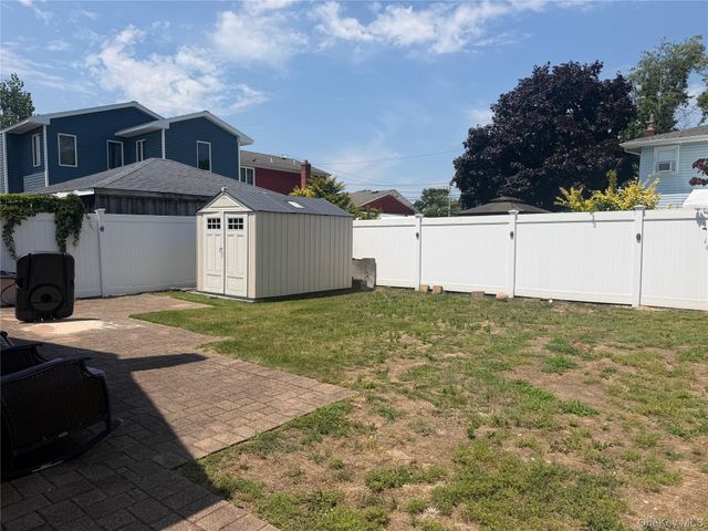 82 E Hollywood Avenue, Lindenhurst, NY 11757