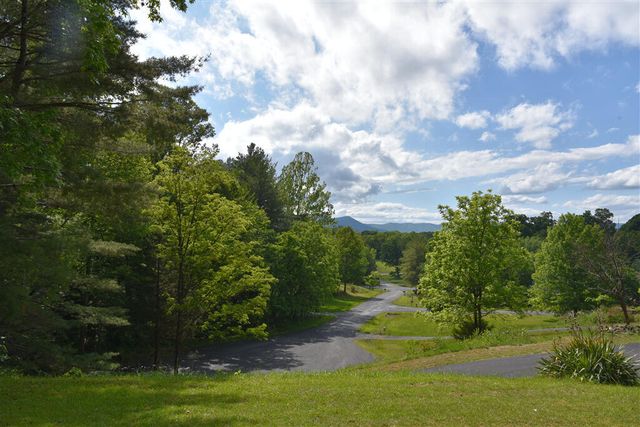102 Keswick Farm RD, Troutville, VA 24175