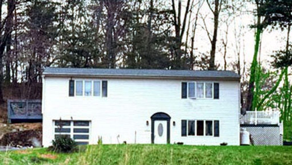 102 Keswick Farm RD, Troutville, VA 24175