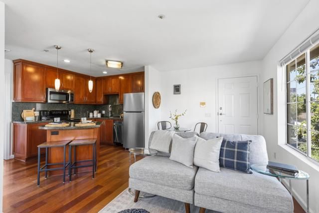 727 ROBINSON AVE C, San Diego, CA 92103