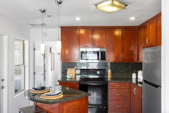 727 ROBINSON AVE C, San Diego, CA 92103