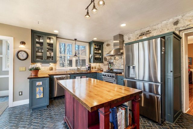 415 Green Bay ROAD, Cedarburg, WI 53012