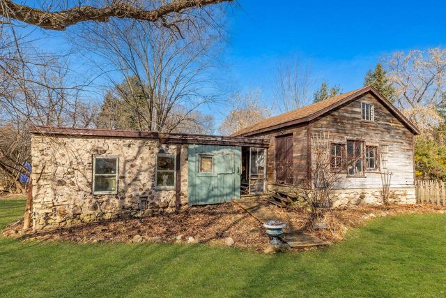 415 Green Bay ROAD, Cedarburg, WI 53012