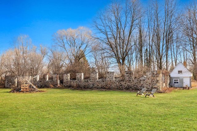 415 Green Bay ROAD, Cedarburg, WI 53012