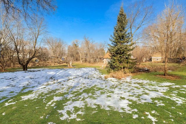 415 Green Bay ROAD, Cedarburg, WI 53012