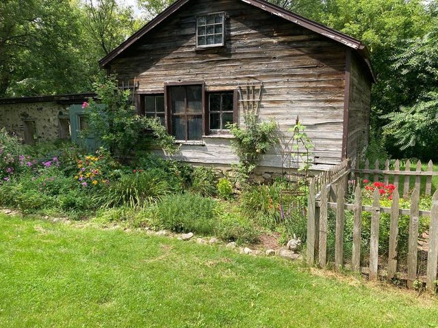 415 Green Bay ROAD, Cedarburg, WI 53012