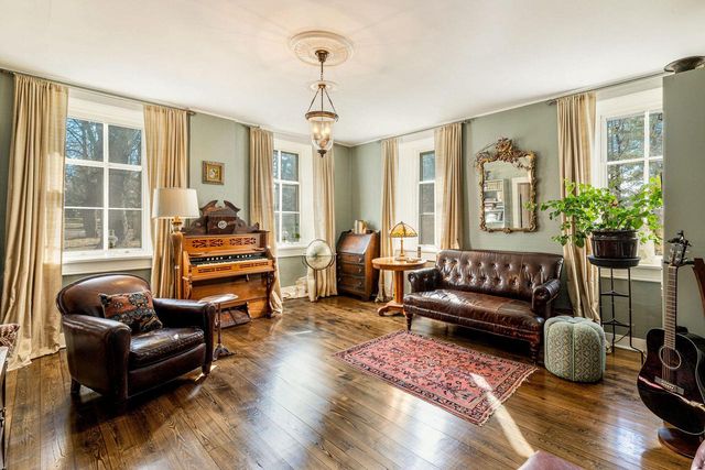 415 Green Bay ROAD, Cedarburg, WI 53012