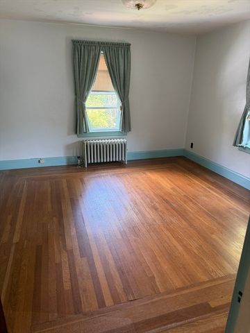 130 Emerald St, Gardner, MA 01440