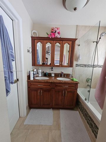 8960 W Flagler St 3, Miami, FL 33174