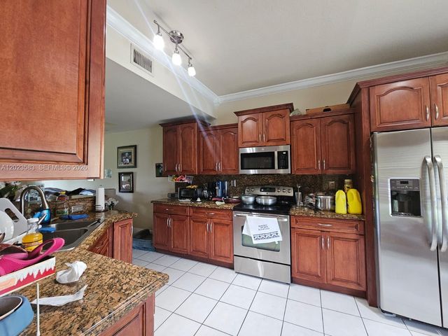 8960 W Flagler St 3, Miami, FL 33174