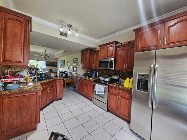 8960 W Flagler St 3, Miami, FL 33174