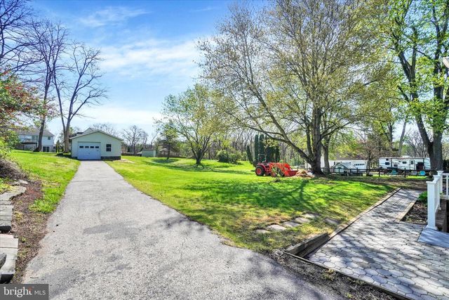 2833 ANITA DR, Dover, PA 17315