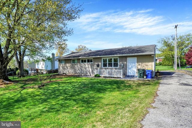 2833 ANITA DR, Dover, PA 17315
