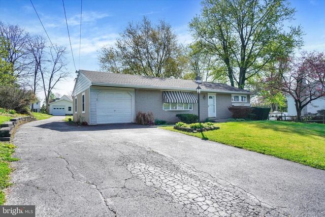 2833 ANITA DR, Dover, PA 17315