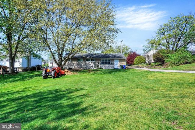 2833 ANITA DR, Dover, PA 17315