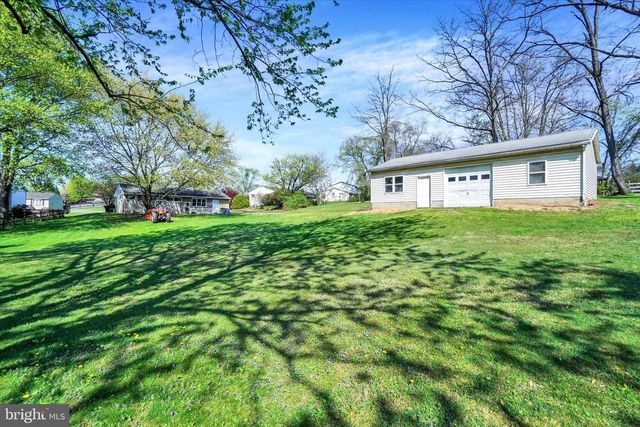 2833 ANITA DR, Dover, PA 17315