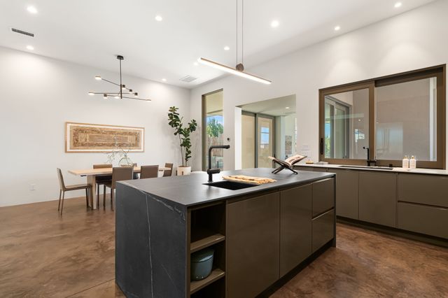 19 Camino Barranca, Santa Fe, NM 87507