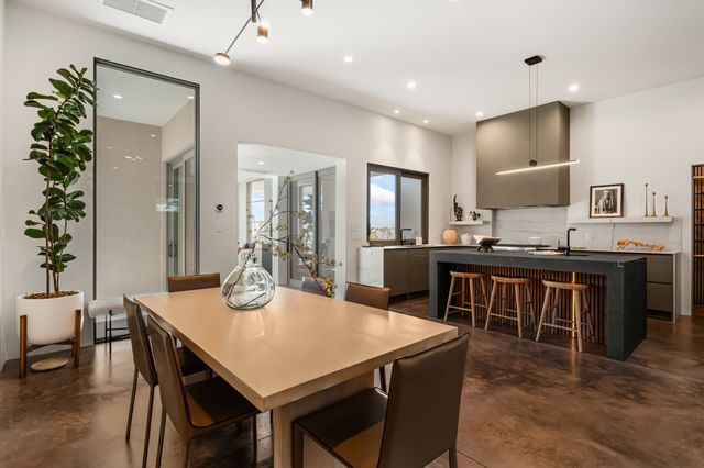 19 Camino Barranca, Santa Fe, NM 87507