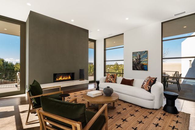 19 Camino Barranca, Santa Fe, NM 87507