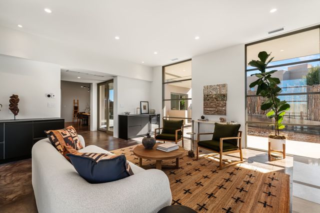 19 Camino Barranca, Santa Fe, NM 87507