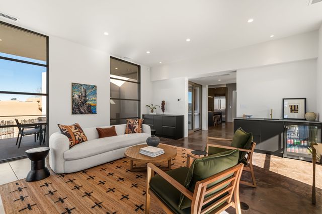 19 Camino Barranca, Santa Fe, NM 87507