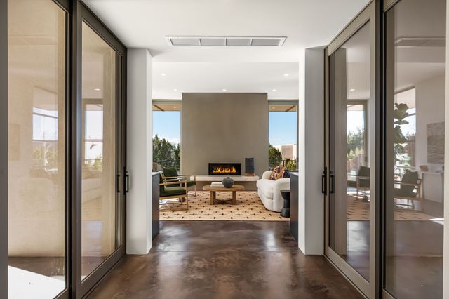 19 Camino Barranca, Santa Fe, NM 87507