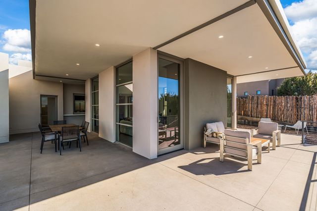 19 Camino Barranca, Santa Fe, NM 87507