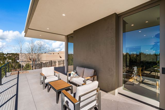 19 Camino Barranca, Santa Fe, NM 87507