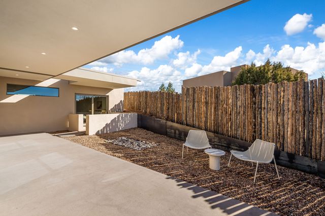 19 Camino Barranca, Santa Fe, NM 87507